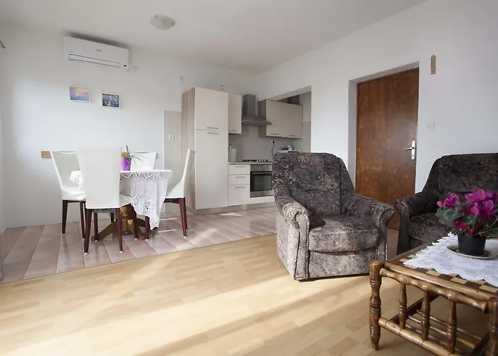 Dino Appartement Makarska