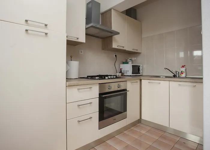 Dino Appartement Makarska