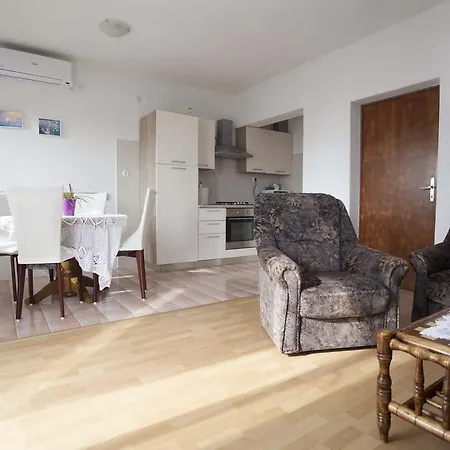 Dino Apartment Makarska