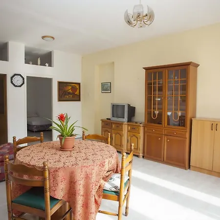 Apartment Dino Makarska
