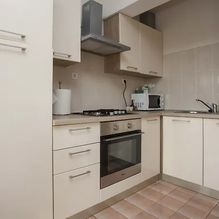 Dino Lägenhet Makarska