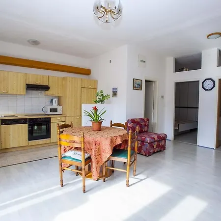 Dino 马卡尔斯卡